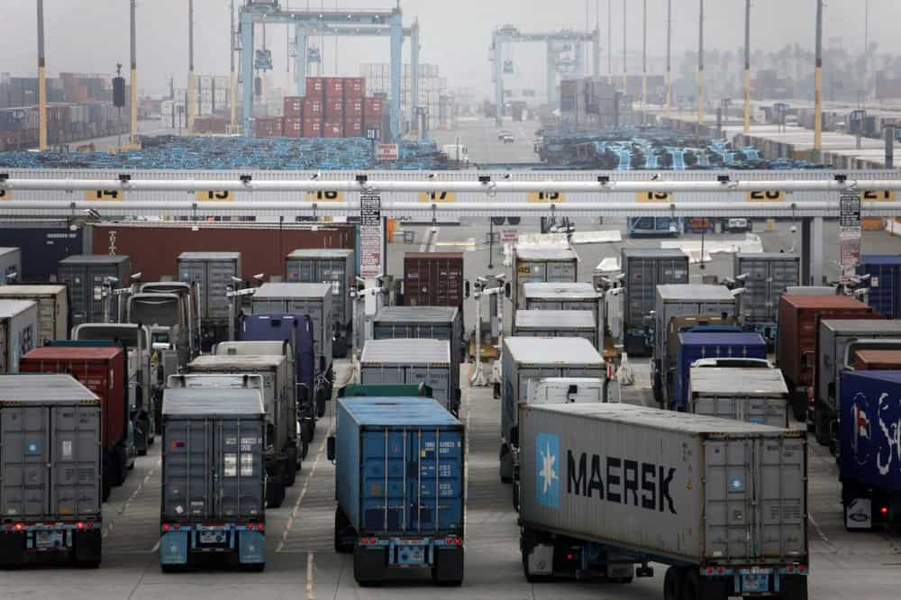 Drayage drivers at the Port of Los Angeles. A new bill will protect drivers from wage theft (Photo: Port of Los Angeles)