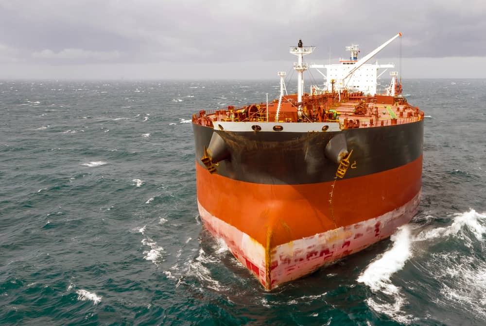  A crude oil tanker in deep water. ( Photo: Shutterstock ) 