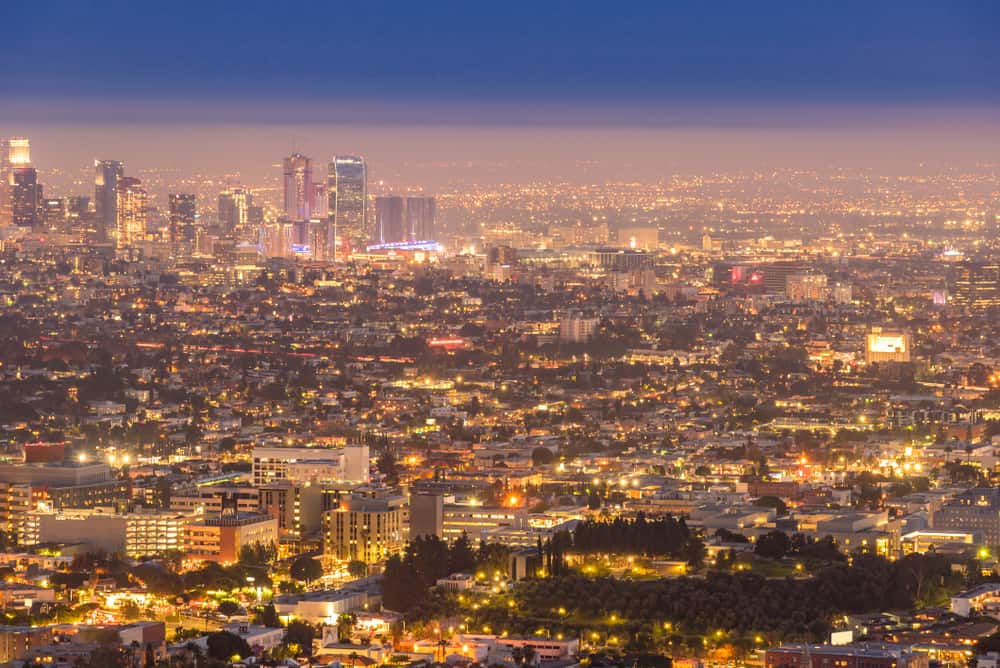  Los Angeles at night. ( Photo: Shutterstock ) 