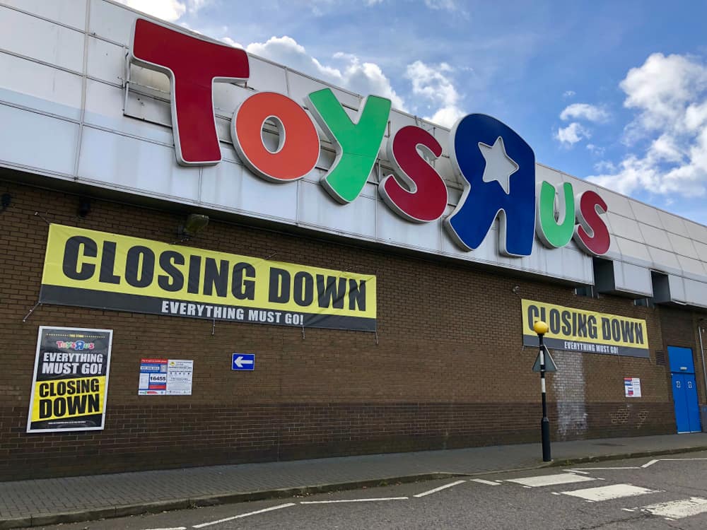 Toys R Us Clearance Sales Delayed, Chaos Ensues