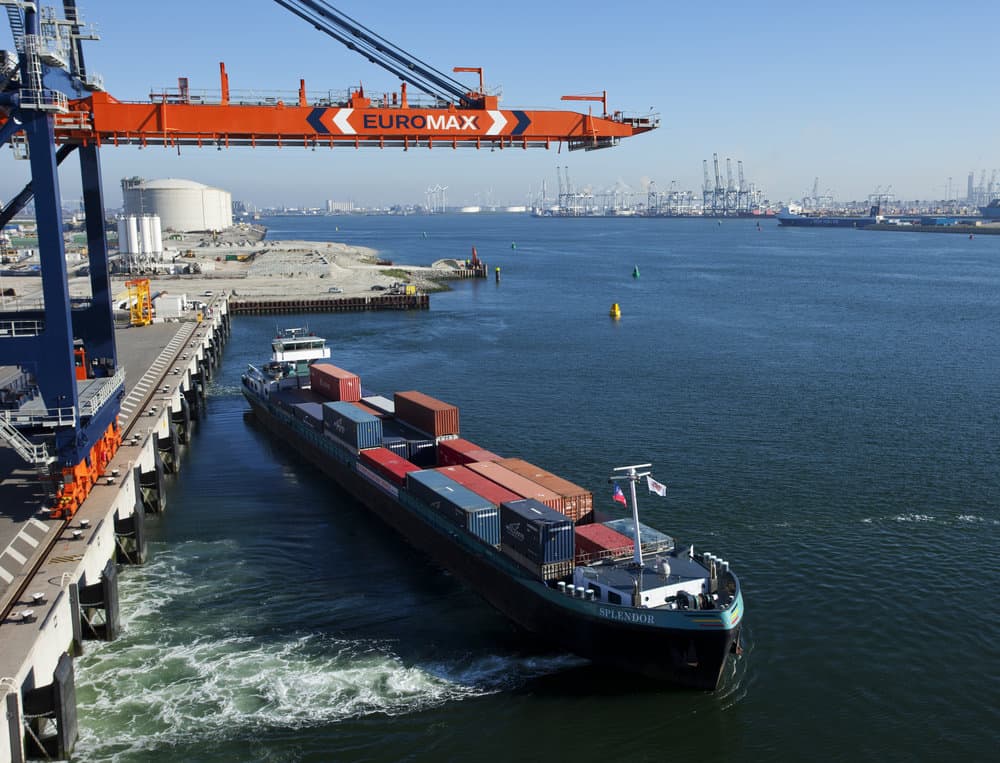  Rising water levels have seen inland barge traffic on the Rhine River jump as capacity increases, while freight rates have fallen as a consequence. (PHOTO: Eric Bakker) 