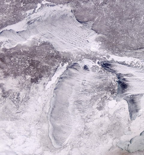  Ice on Lake Michigan ( Satellite Image: National Weather Service ) 