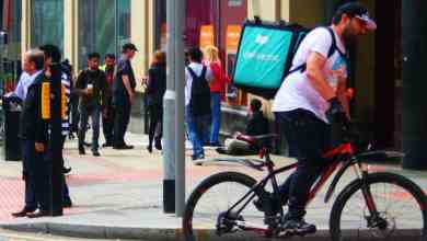 British regulatory body halts Amazon’s investment in food delivery company Deliveroo (Photo: Shutterstock)