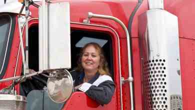 Parking apps boost safety, productivity for female truckers (Photo: Shutterstock)
