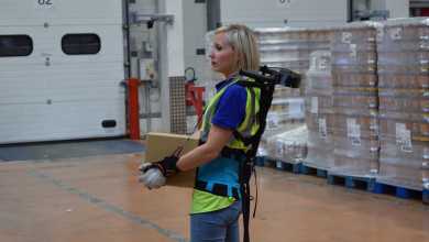 Relieving physical stress of warehouse workers through ergoskeletons that share loads (Photo: FM Logistic)