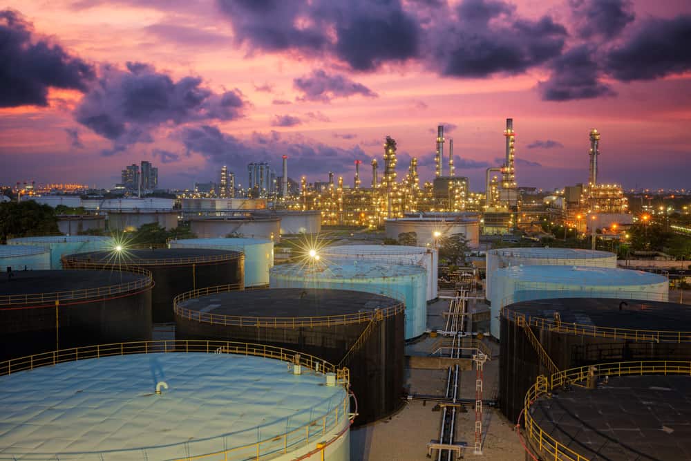 Saudi Arabia threatens to flood oil market if OPEC members don’t cap production (Photo: Shutterstock)