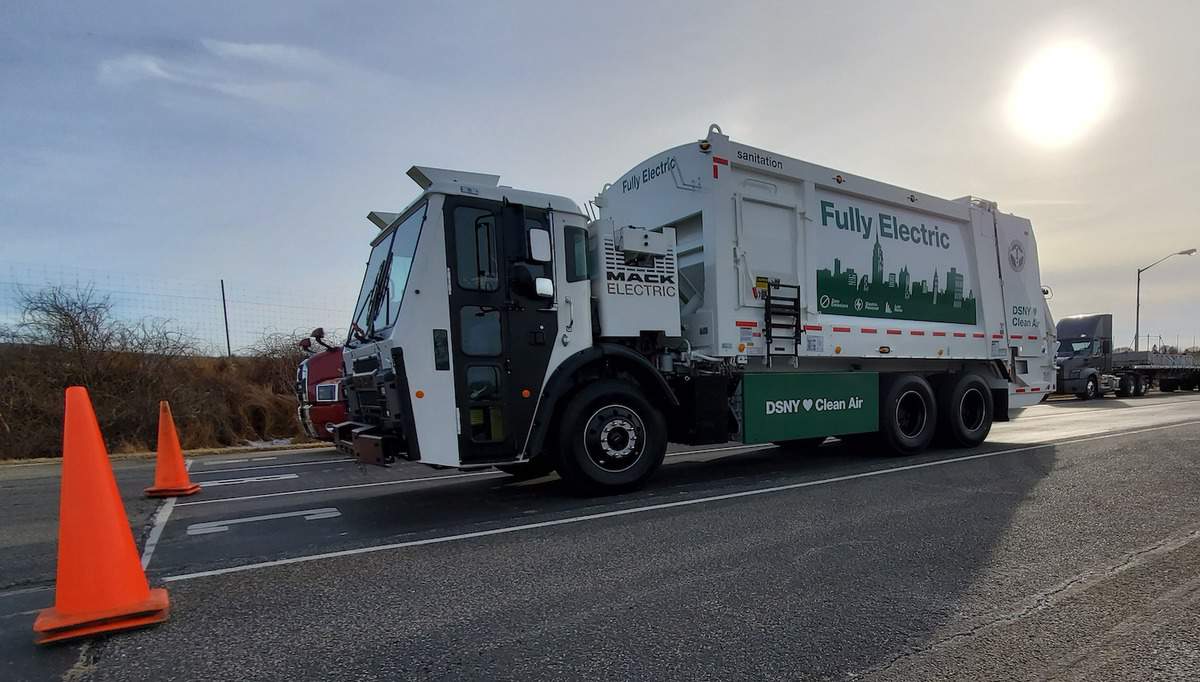 Mack delivers electric garbage truck to NYC