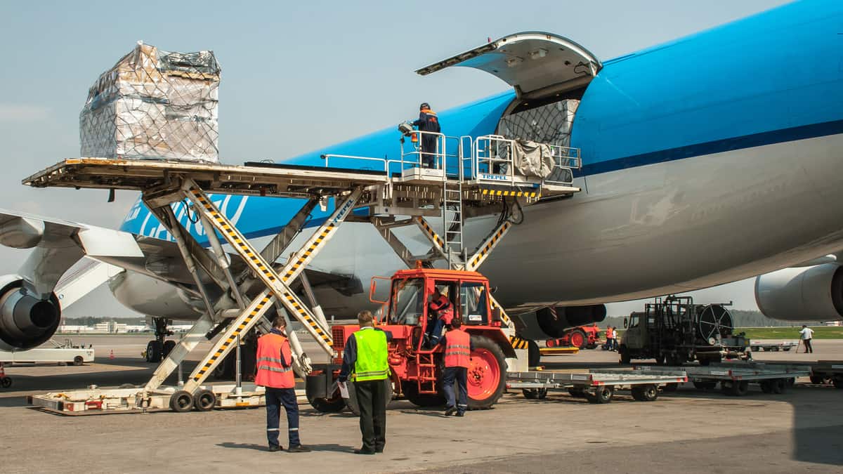 Today’s Pickup: Air freight market continued to decline year-on-year during 2019 holiday season (Photo: Shutterstock)