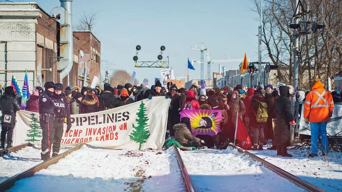 Protesters block train tracks in Toronto