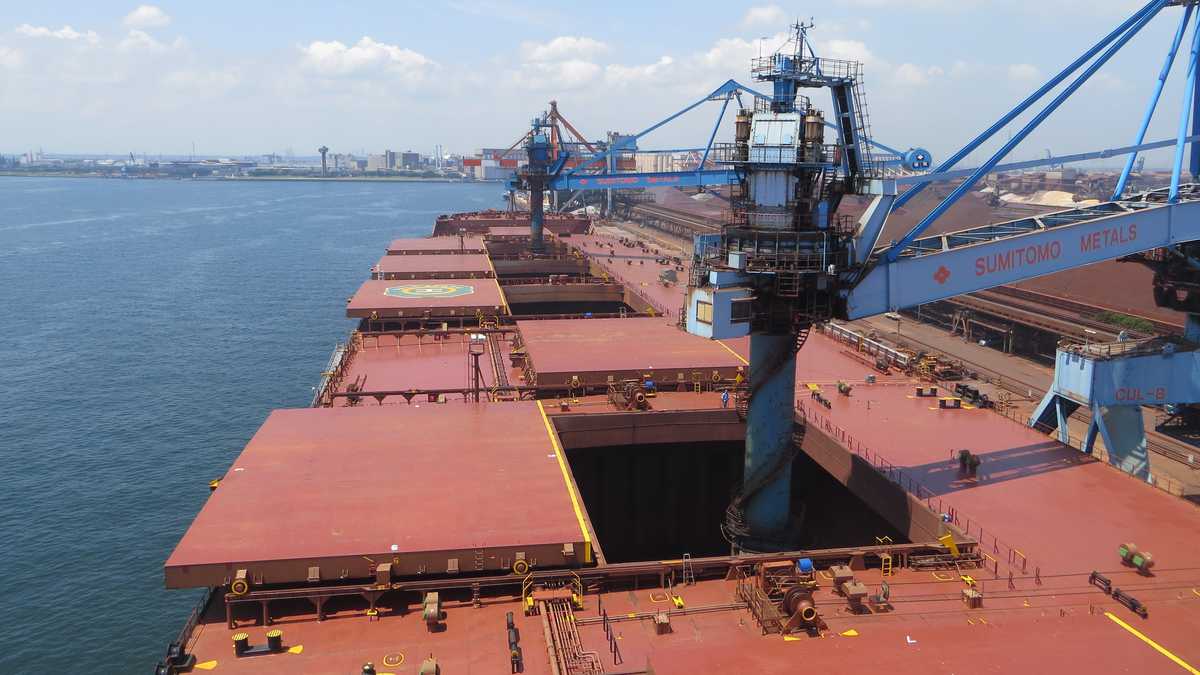 dry bulk ship