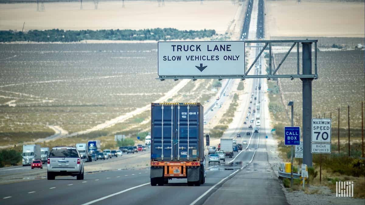 A truck moves down a busy highway.
(Photo: Jim Allen/FreightWaves)