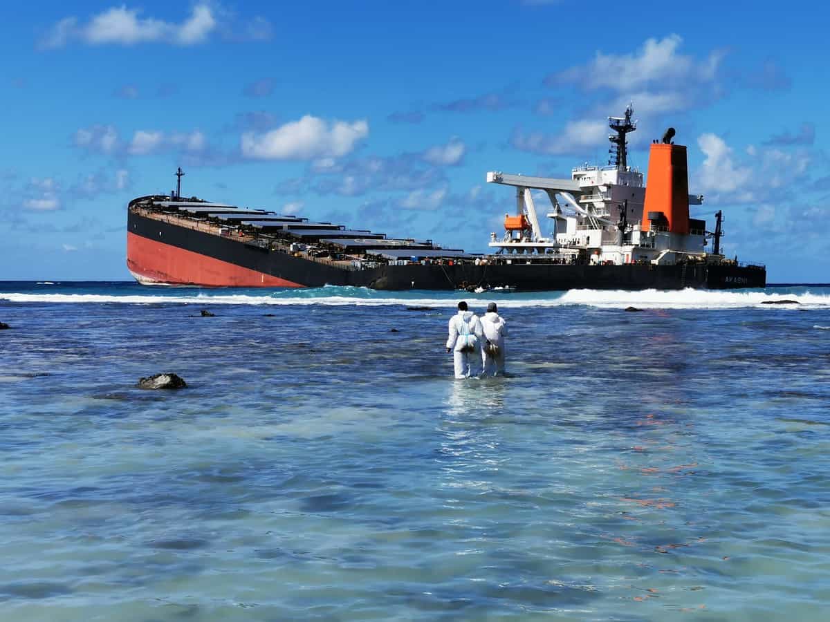 ship grounding spill risk