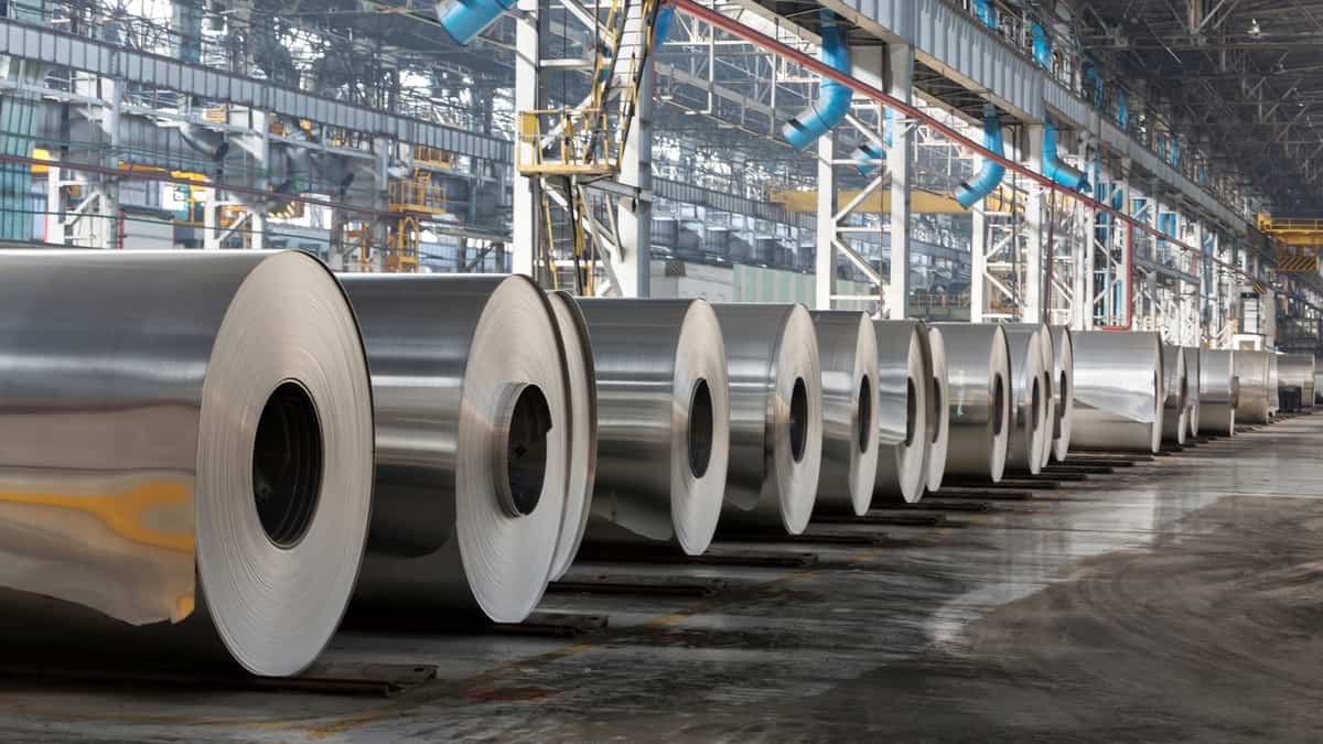 En+ Group produces low-carbon aluminum. Volvo and SSAB collaborate for fossil fuel-free steel.