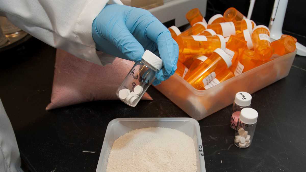 A U.S. Food and Drug Administration scientist evaluates beads used for coating a controlled-release generic drug. (Credit: FDA photo by Michael J. Ermarth)