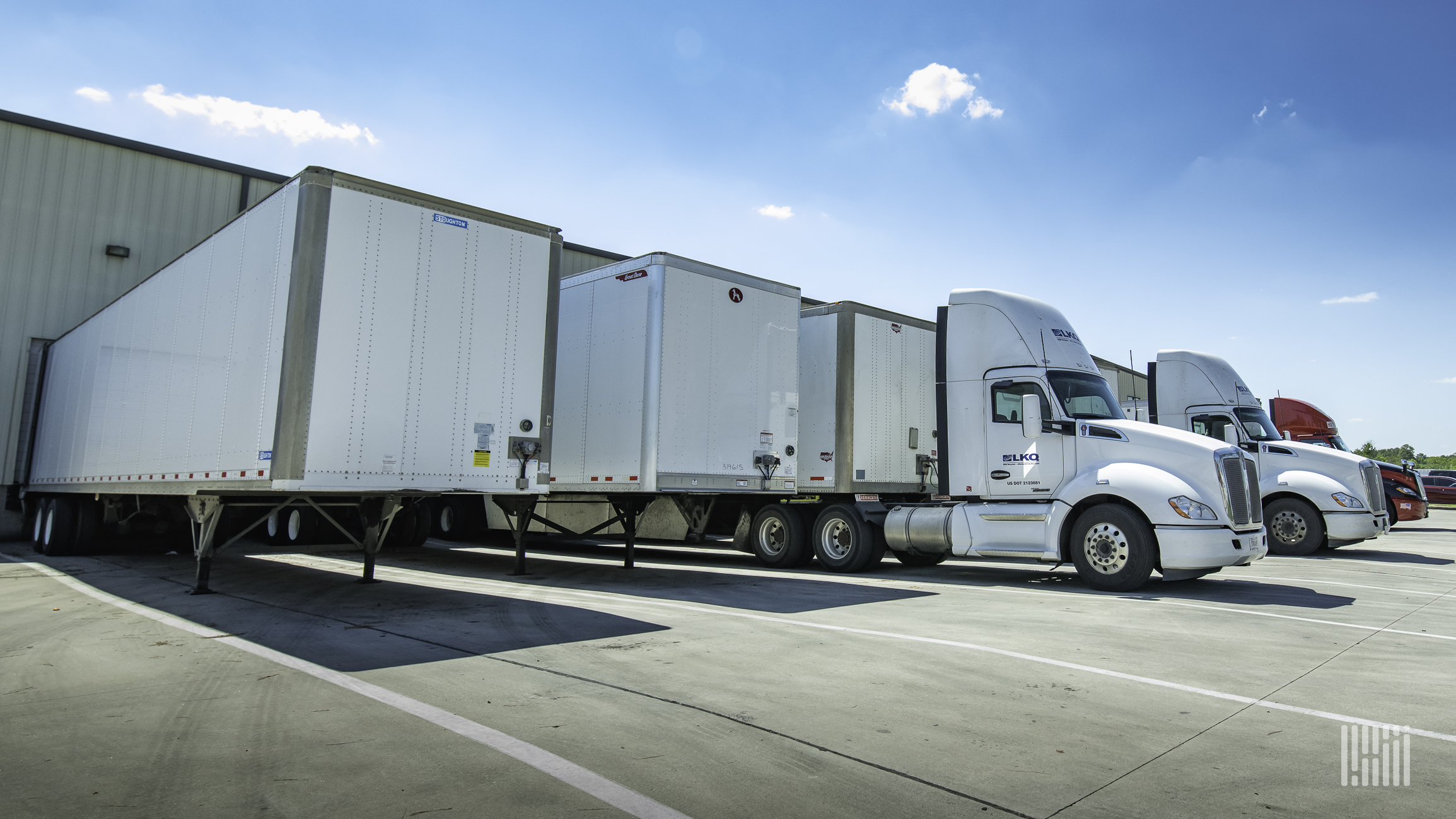 Drop-and-Hook Truckload Shipping
