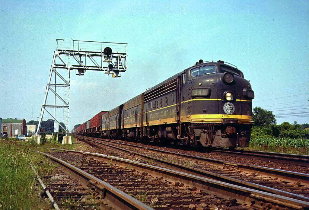 An Atlantic Coast Line freight train moving through Dunn, North Carolina on June 20, 1965. (Photo from American-Rails website, taken by Warren Calloway)