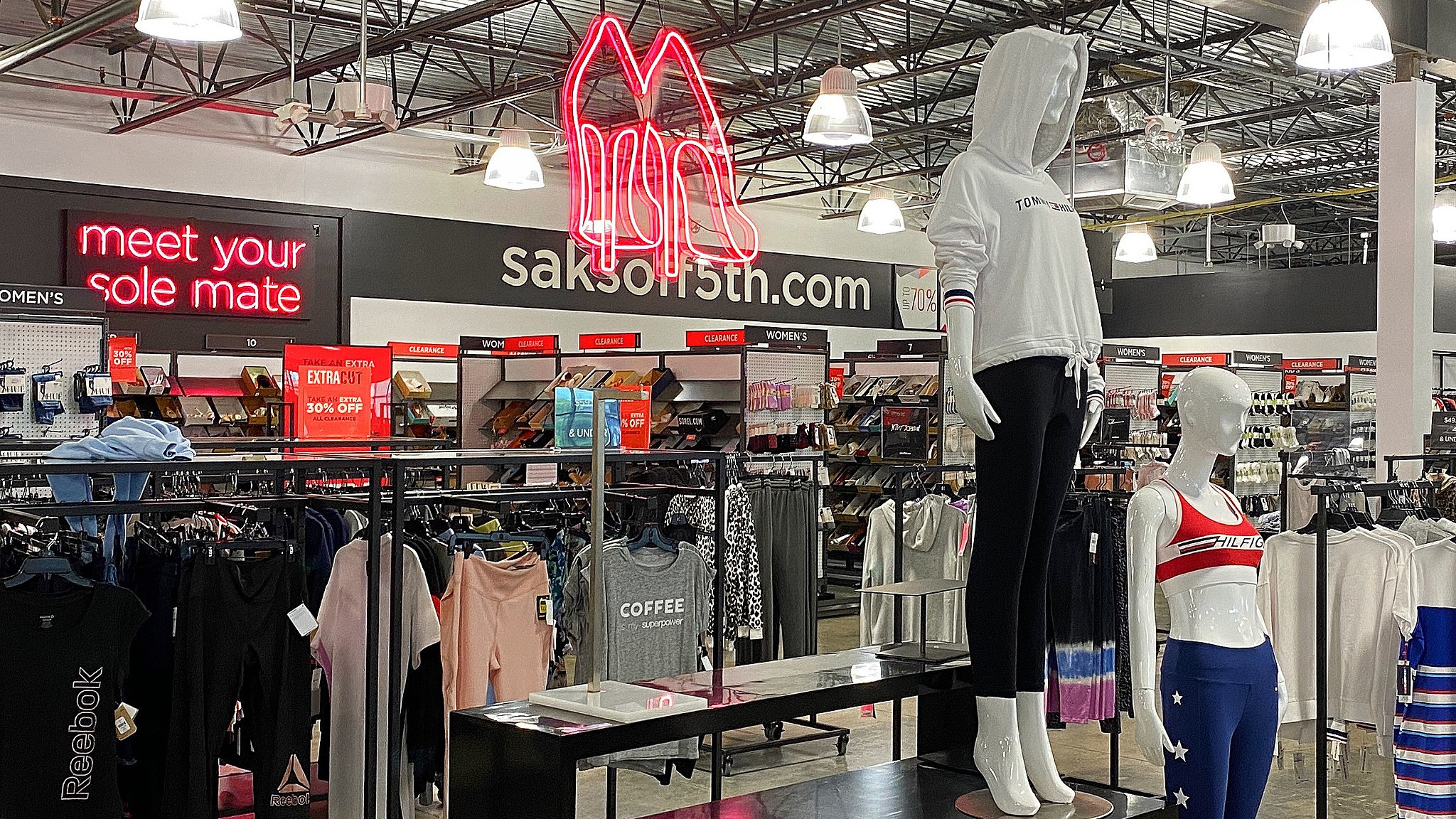 Saks to spin off its e-commerce business