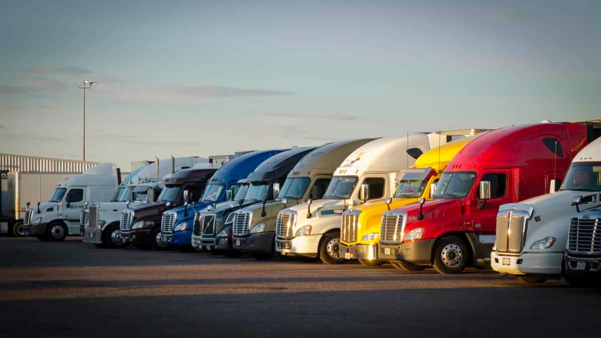 Trucks waiting to move forward. (Photo: Jim Allen/FreightWaves)