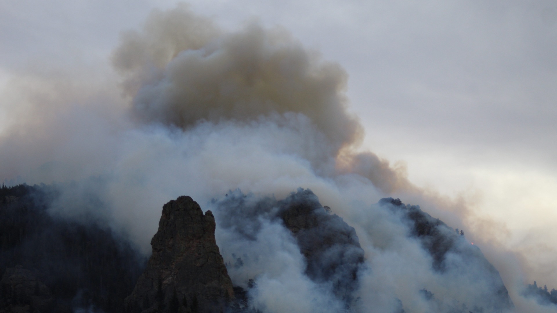 Photo of the Kruger Rock wildfire near Estes Park, Colorado, Nov. 16, 2021.