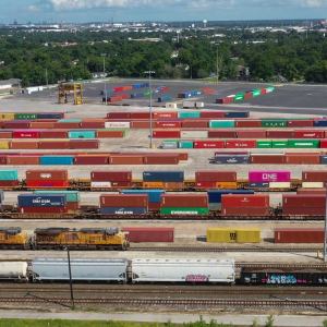These two industrial categories paced another strong week for rail freight