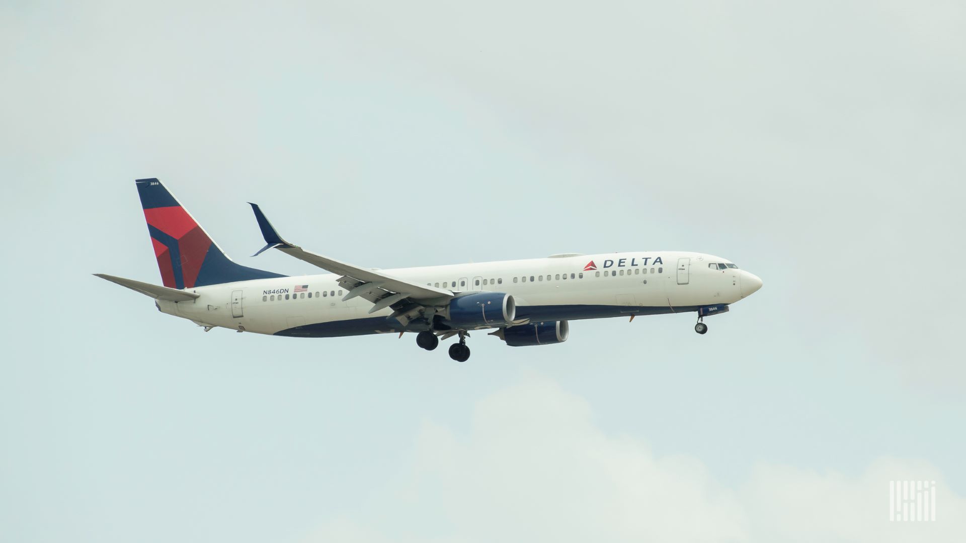 A Delta jet coming in for a landing.