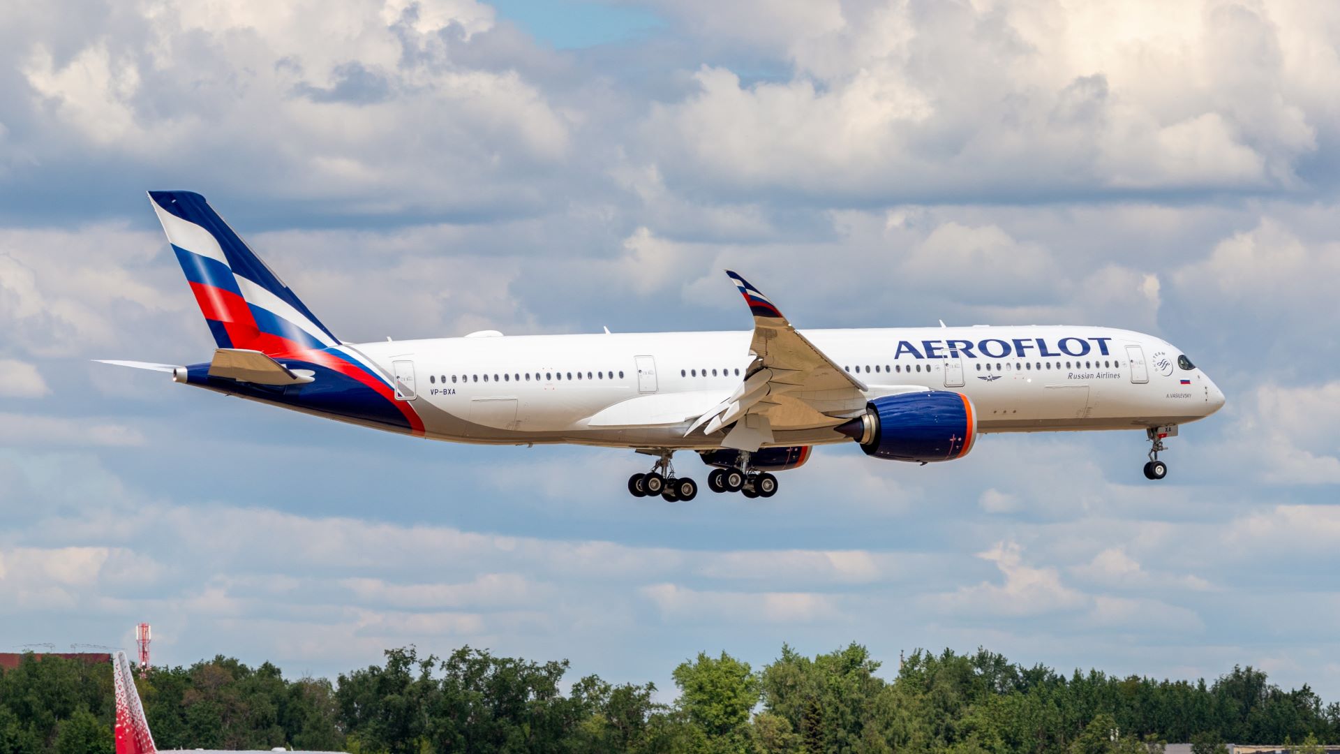 A white-and-blue Aeroflot plane comes in for a landing.