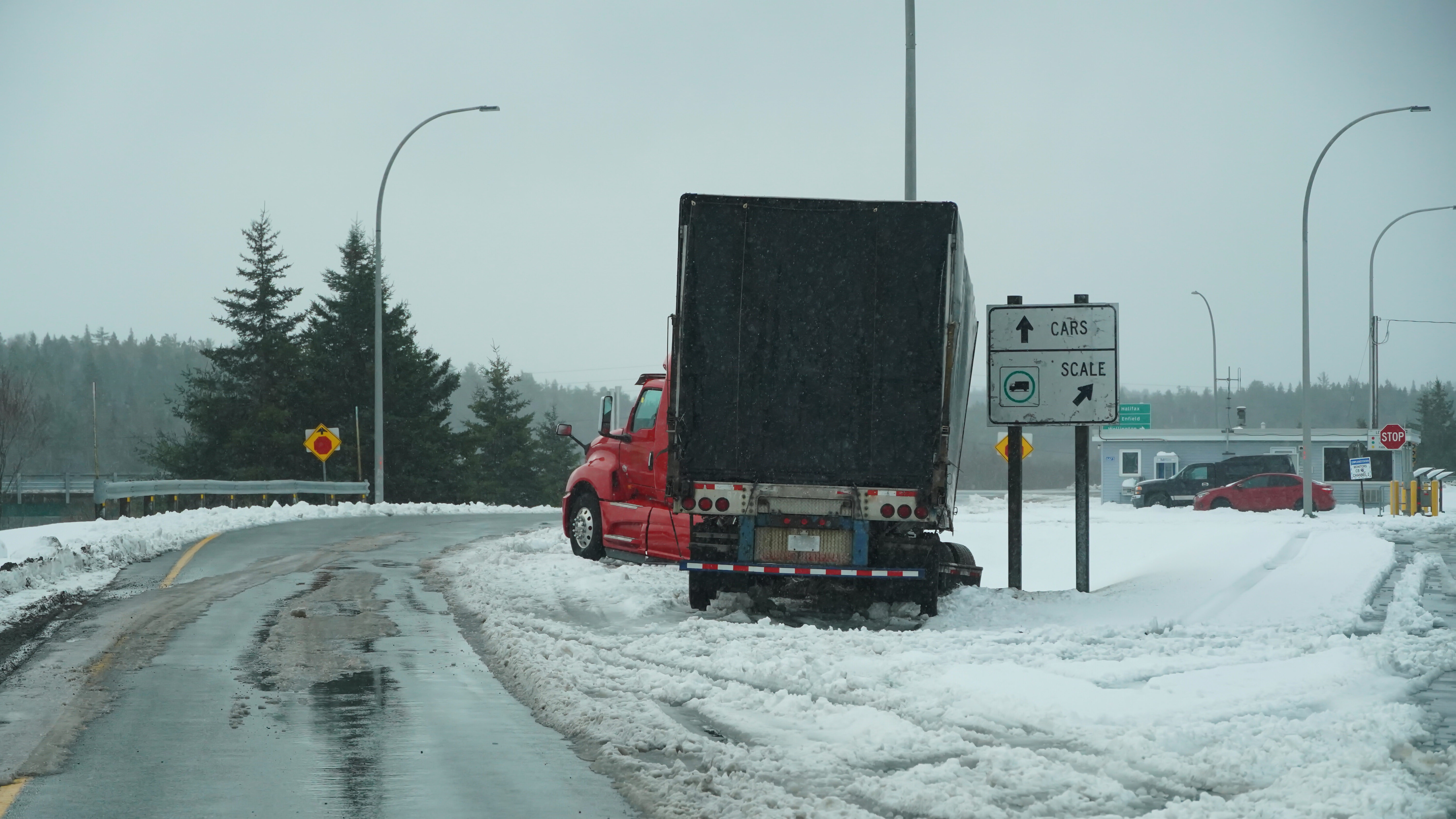 A broken-down truck on the side of the road illustrating an article about a disputed towing bill