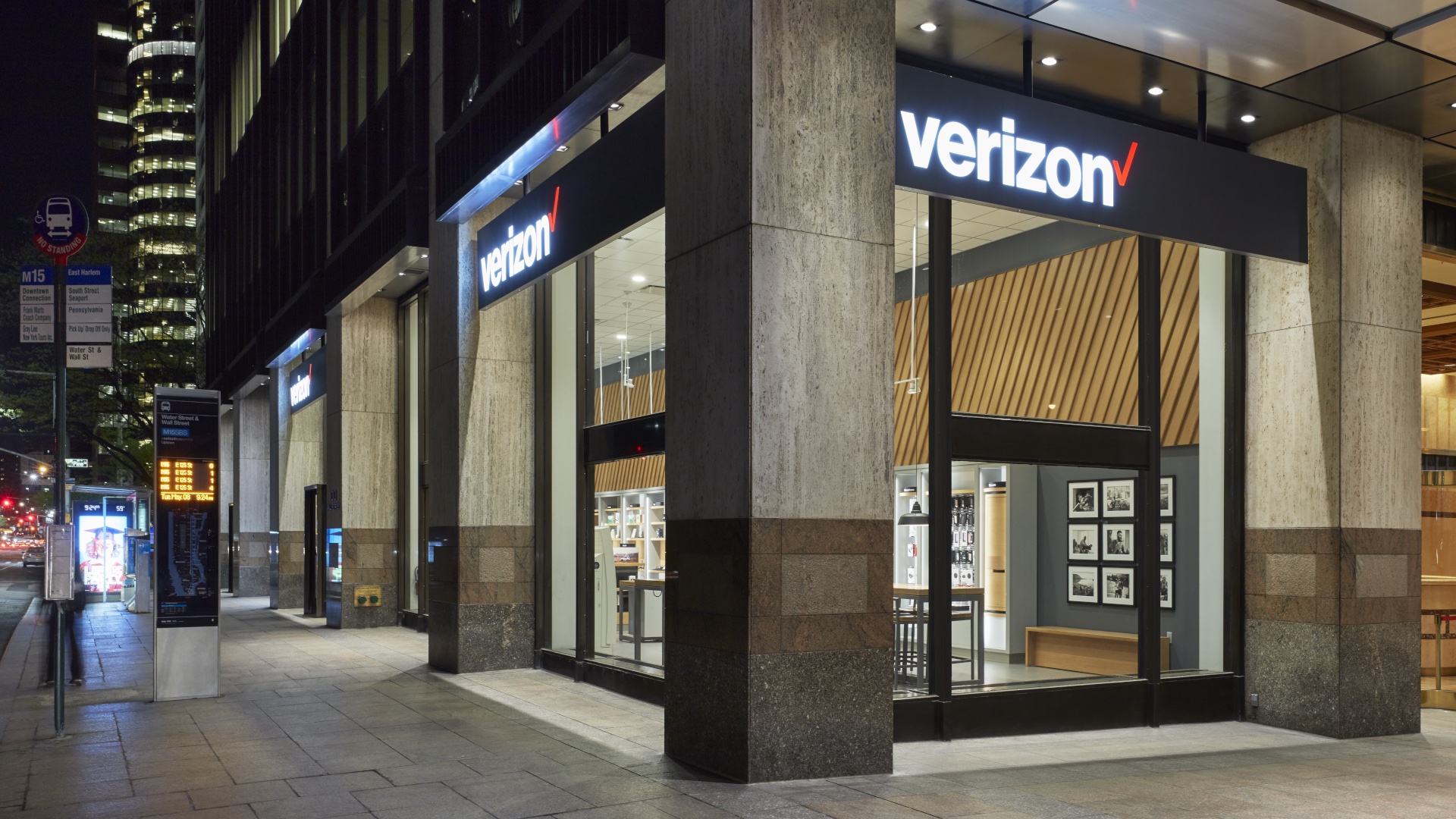 A Verizon store in New York City might soon get a parcel locker