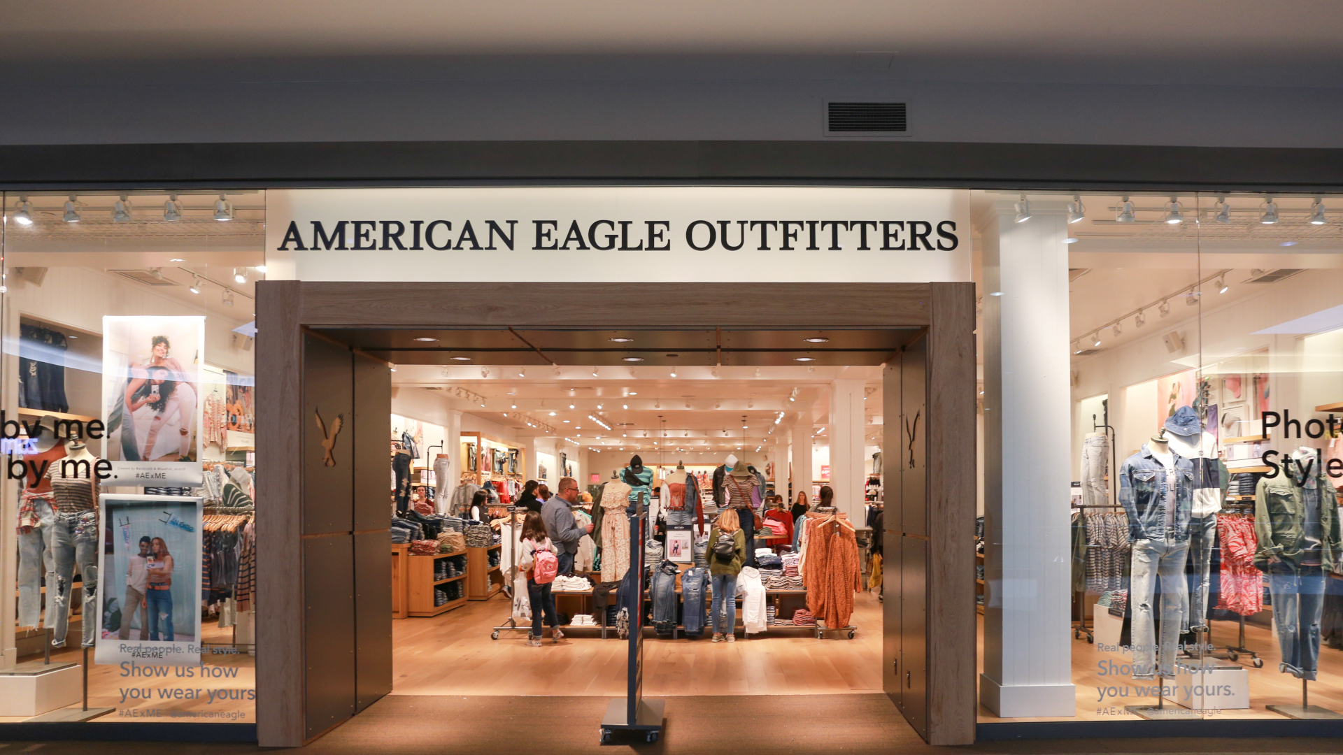 American Eagle storefront