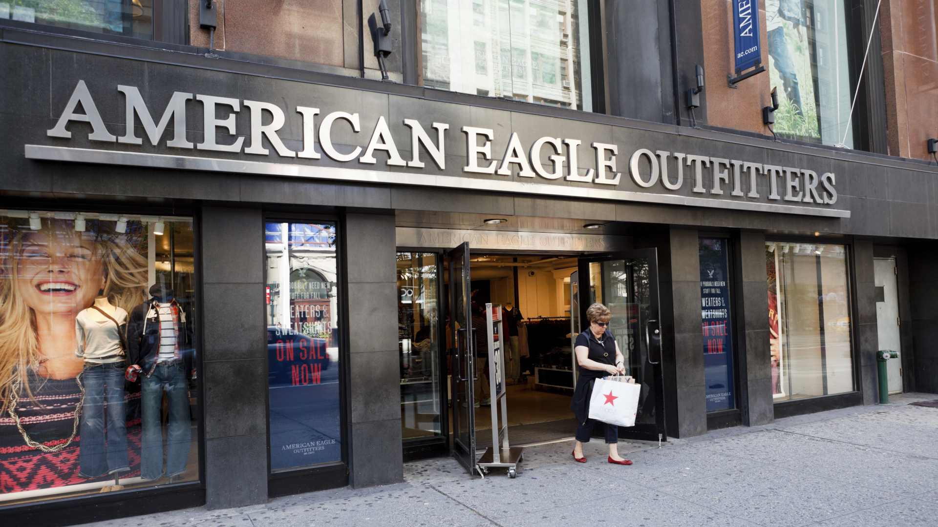 American Eagle store