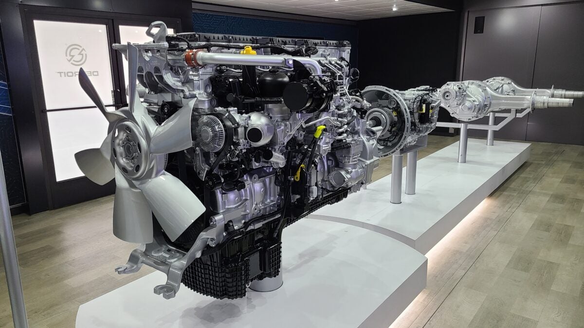 Display of engine, transmission and axles beneath the Western Star 57X Class 8 on-highway trucks