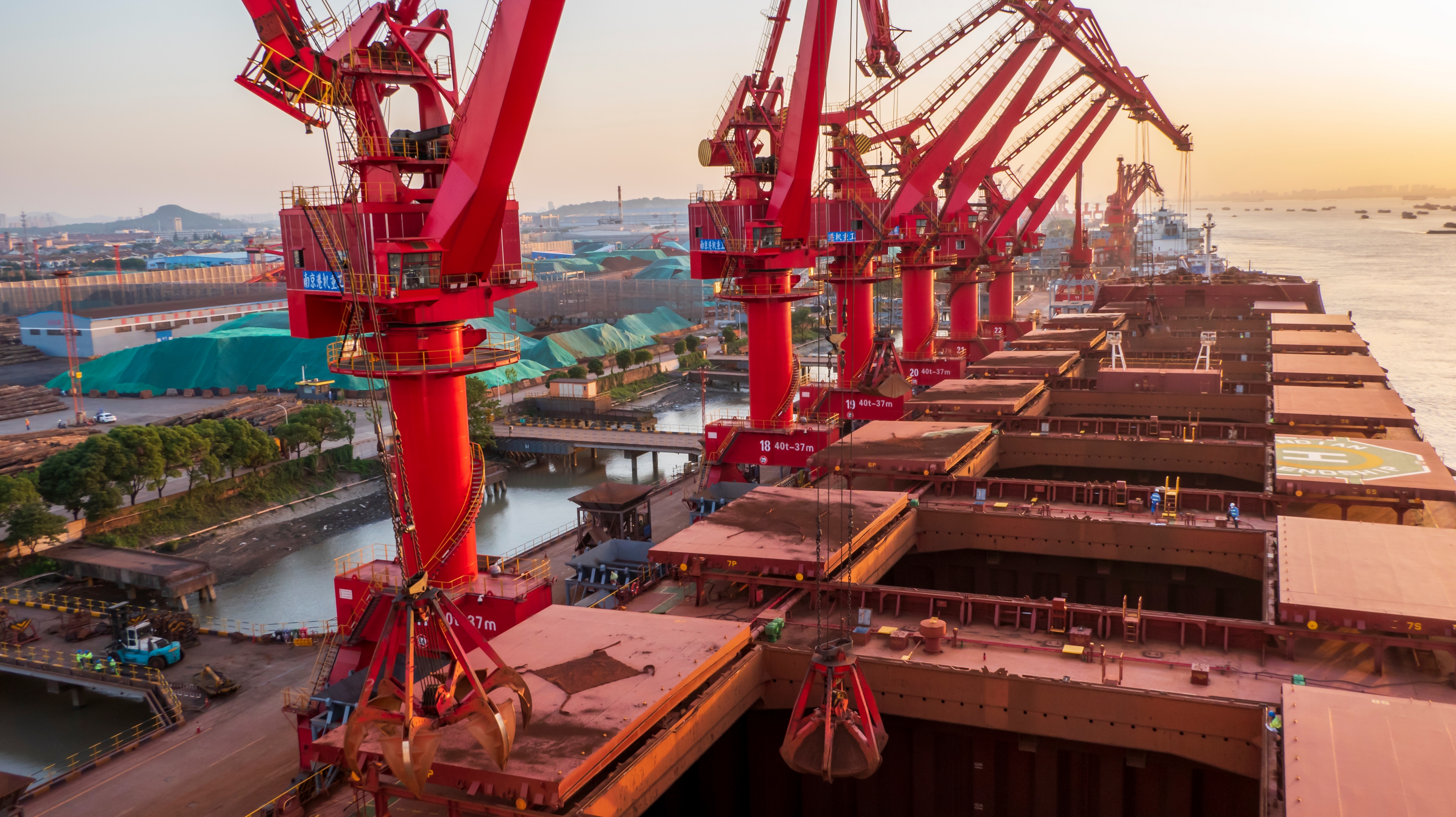 photo of a dry bulk ship unloading in China