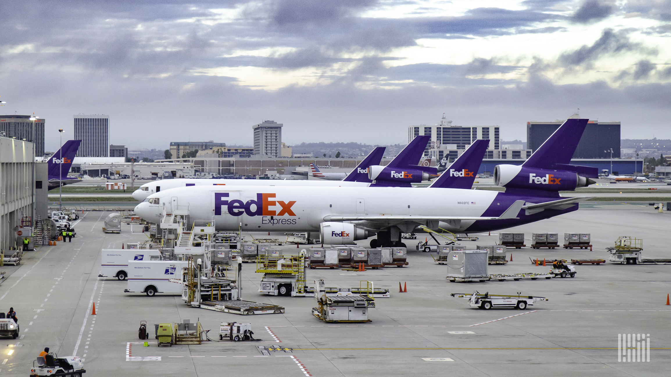 Fedex plane