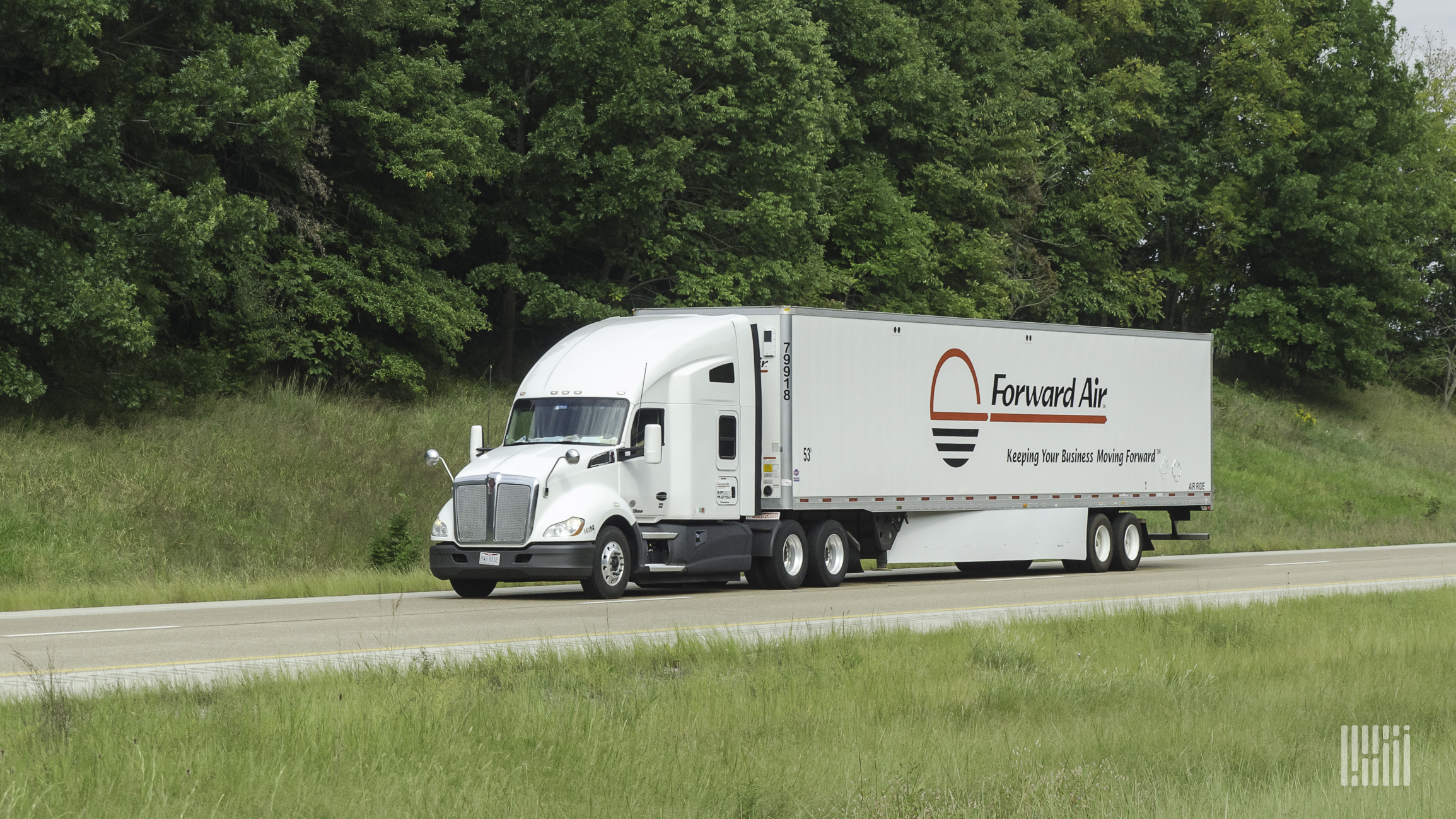 A Forward Air trailer being pulled by an independent contractor