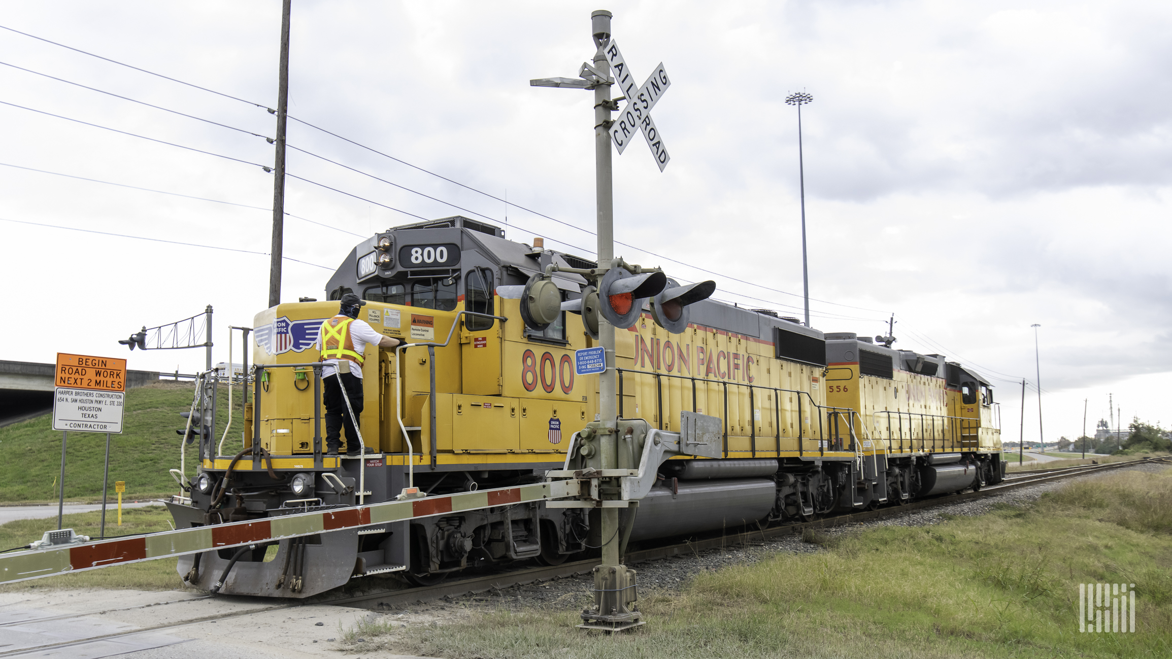 Union Pacific railroad to renew push for 1-person crews by testing  conductors in trucks