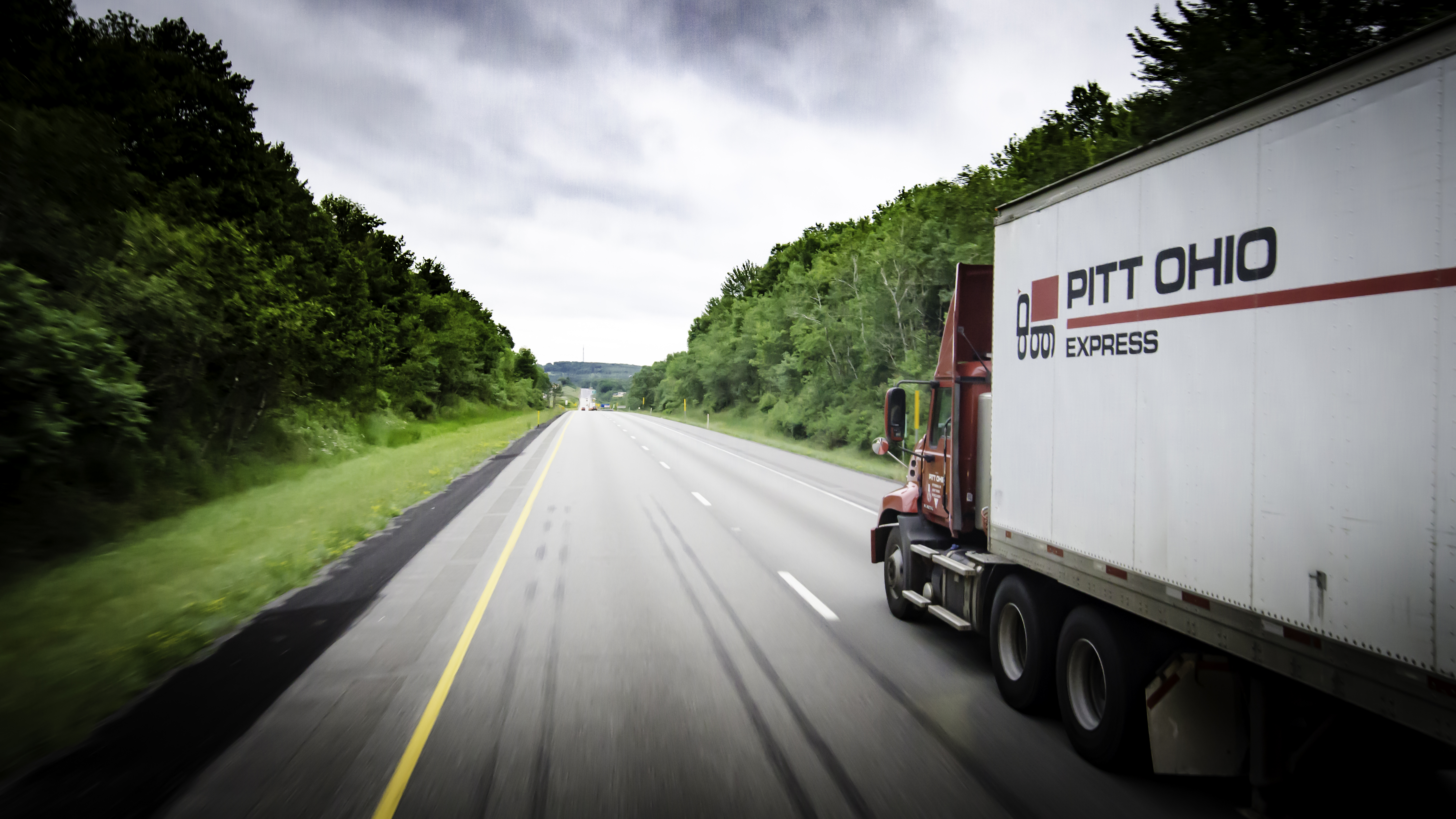 https://www.freightwaves.com/wp-content/uploads/2023/02/22/Pitt-Ohio-truck-credit-JAFW.jpg