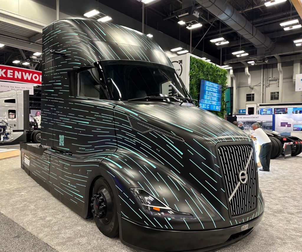Volvo SuperTruck 2 at ATA in Austin