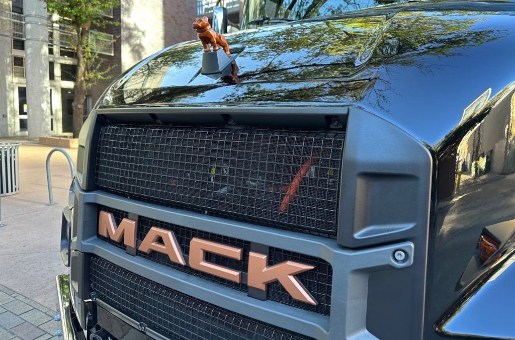 Mack Trucks MD Electric