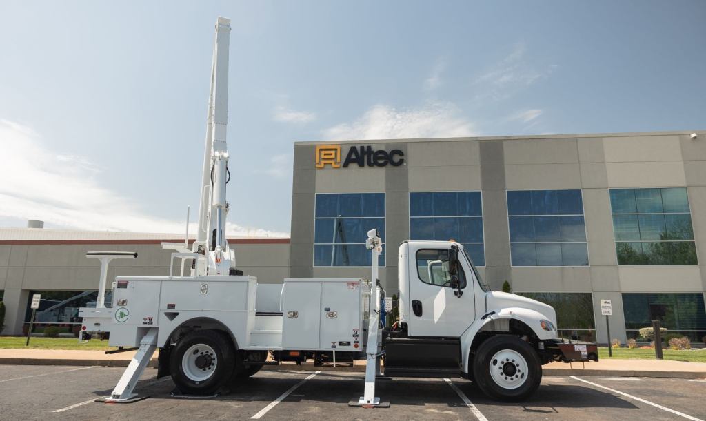 eM2 bucket truck