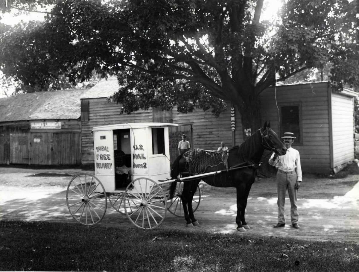 horse and carriage delivers mail in 1905 USPS