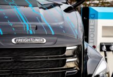 Freightliner eCascadia at charger