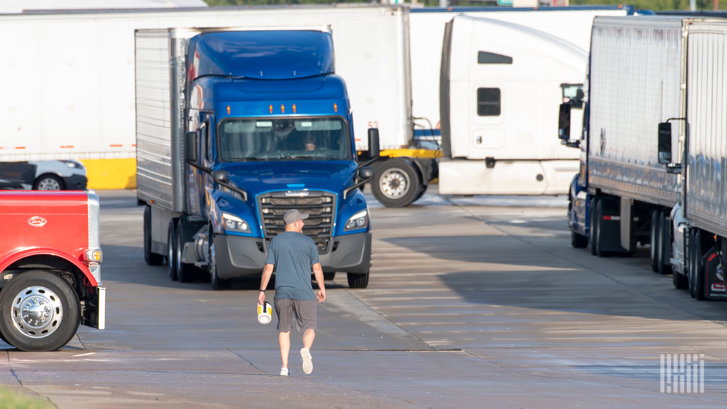 Jobs report: Truck transportation employment flat; warehouse jobs drop again