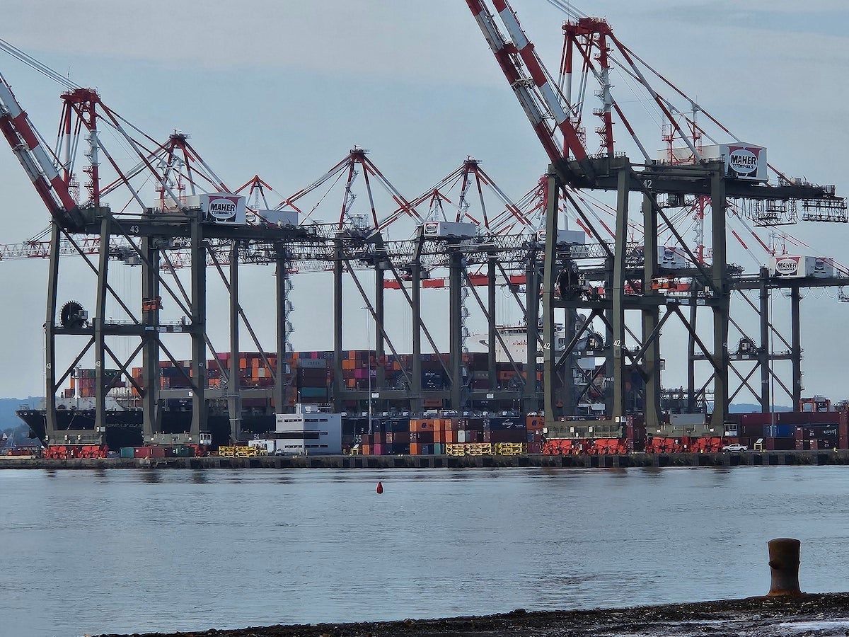 New York-New Jersey port extends lease of busiest box terminal for 33 years