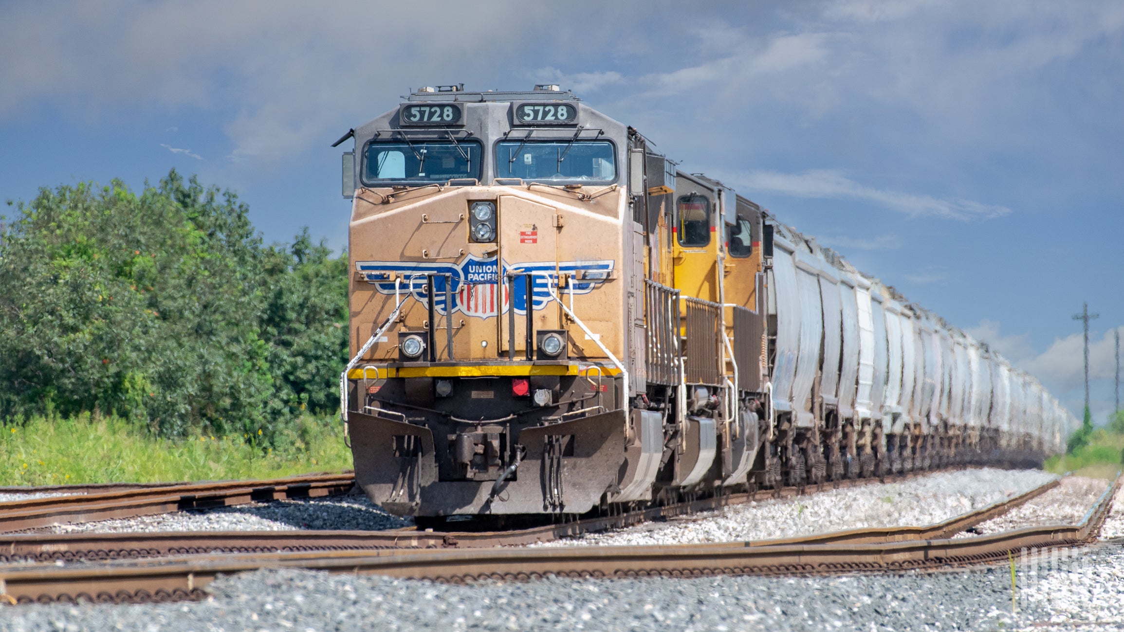 Red state AGs want Justice to review rail merger