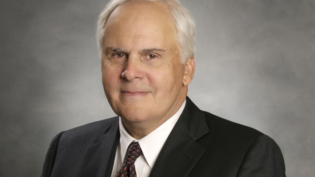 Head shot of FedEx Executive Chairman Fred Smith.