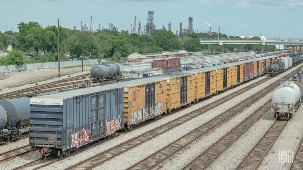 Bill gives supervisors routing yard traffic new work-hour protections. (Photo: Jim Allen/FreightWaves)