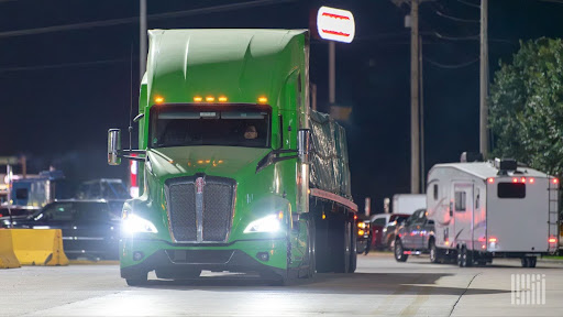 What Is the Best Front and Rear Dash Cam with Night Vision for Trucking?