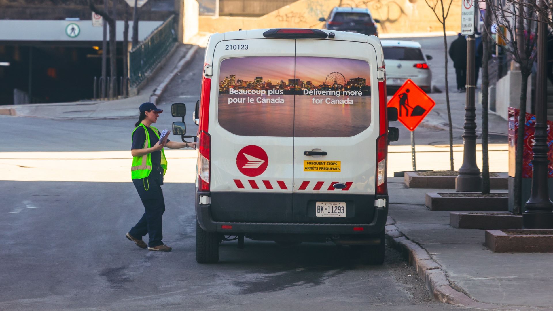Canada Post and union contract divide widens