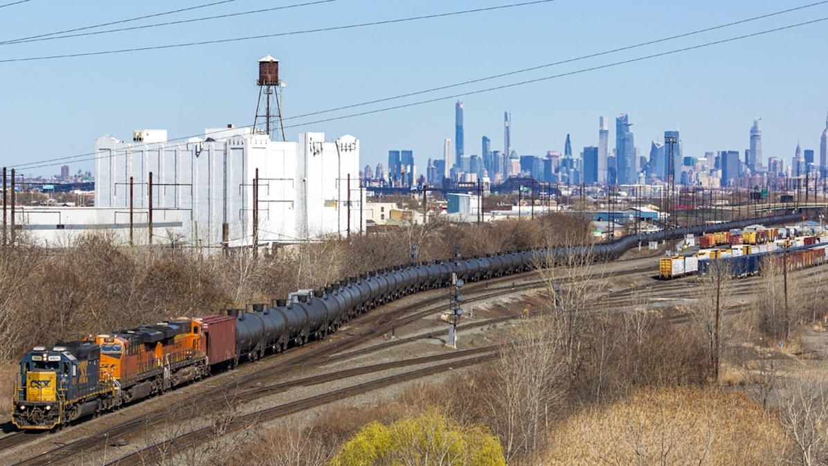 Outgoing governor signs New Jersey hazmat rail bill