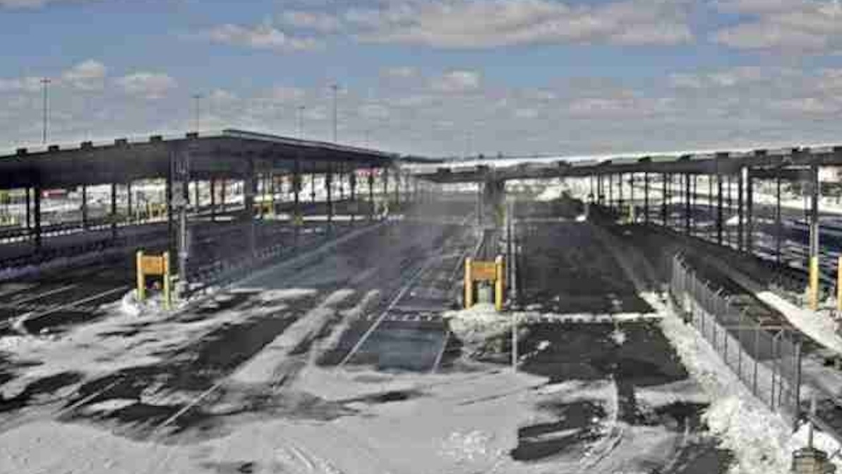 27 inches of snow closes Maersk, other New York-New Jersey terminals